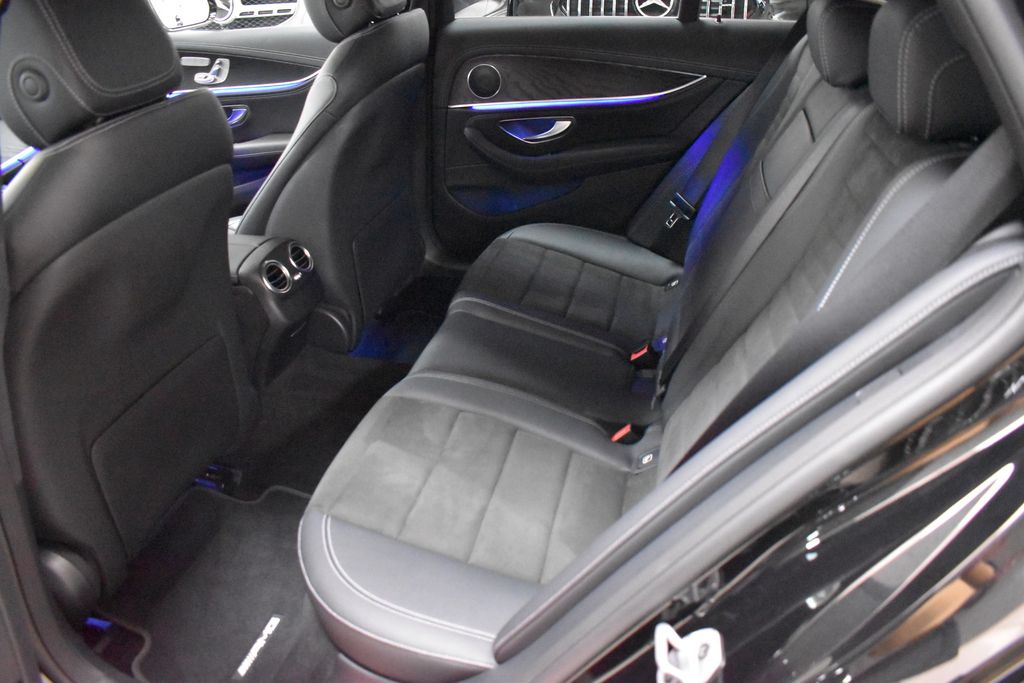 Mercedes-Benz E 200 4M AMG NIGHT DISTR KAMERA HUD NETTO 28.200