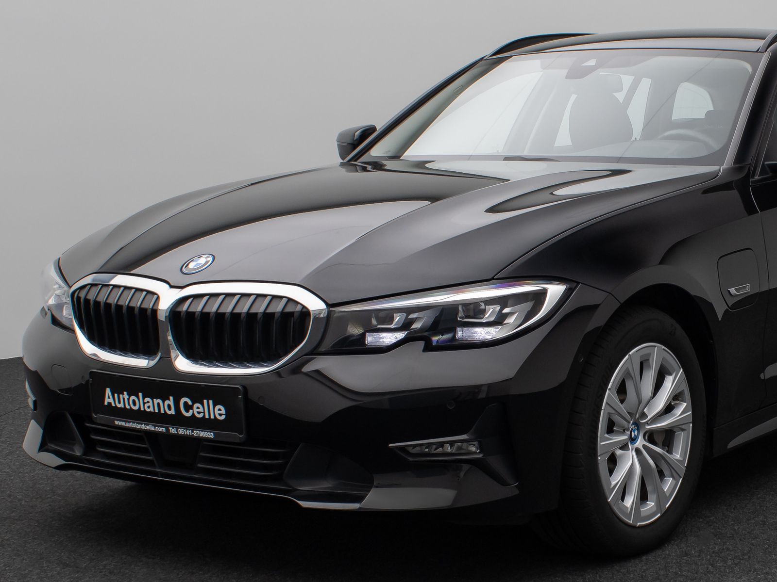 Fahrzeugabbildung BMW 330e Alarm Kamera DAB Stop&Go M Sportleder LED