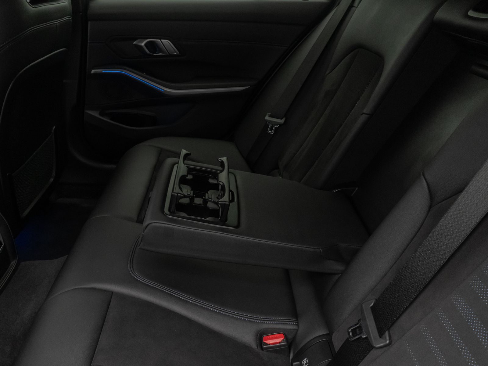 Fahrzeugabbildung BMW 318d M Sport Navi LED AHK DAB FernlichtAss