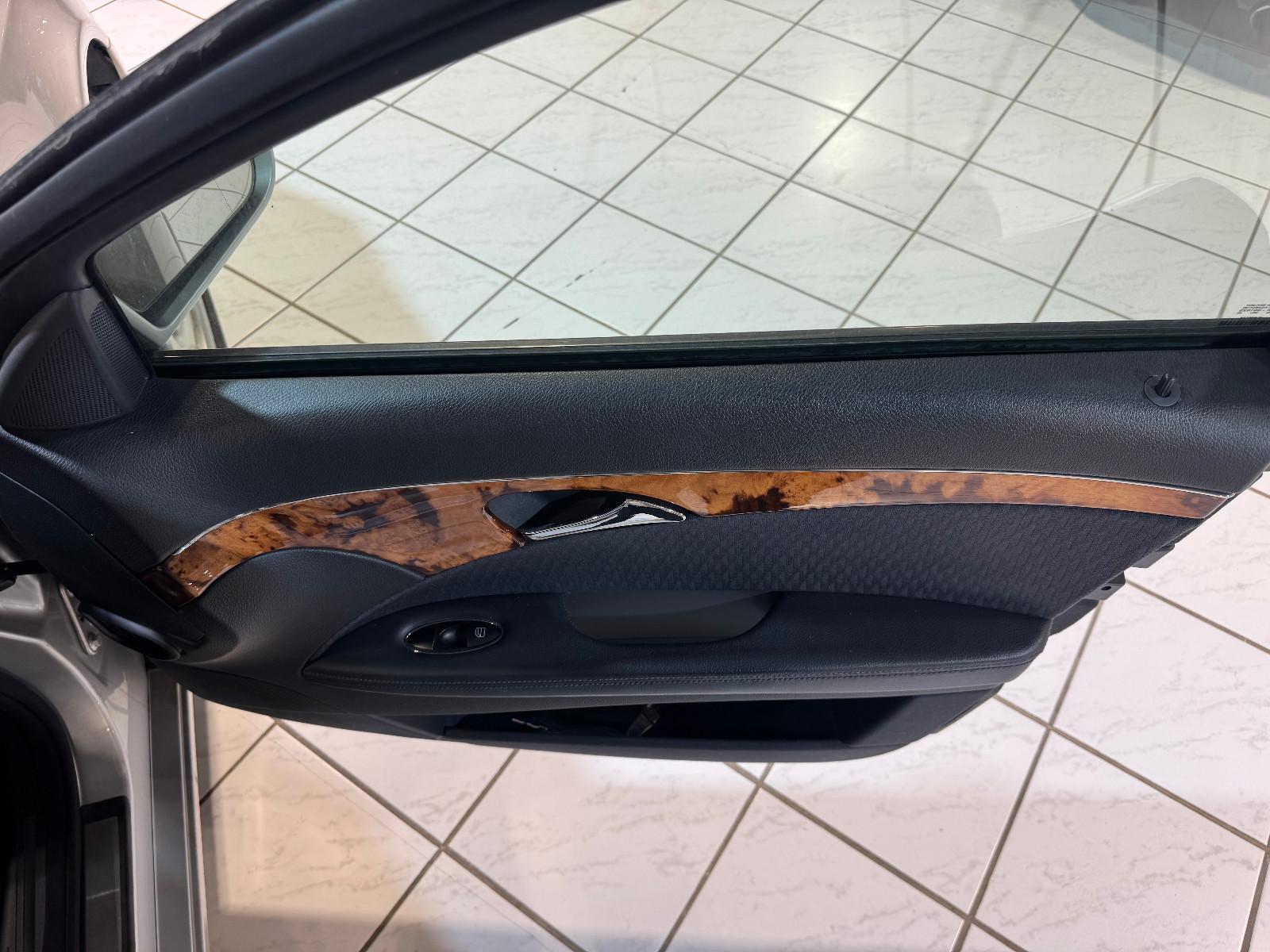 Mercedes-Benz E200 2004 — photo 20