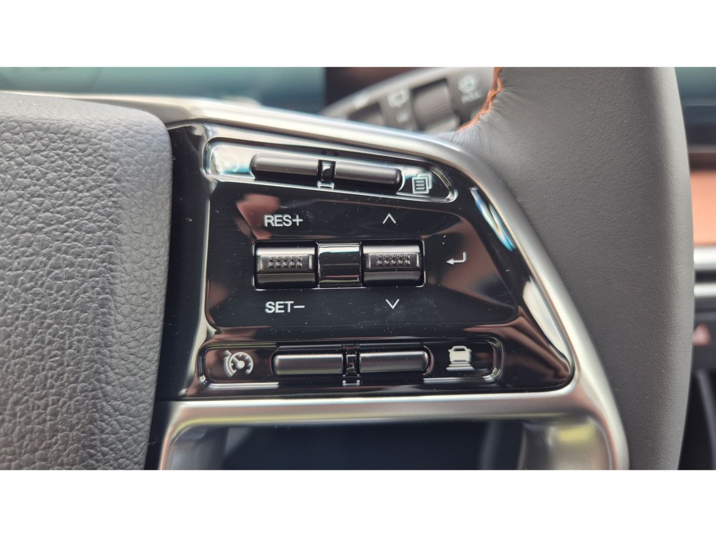Fahrzeugabbildung KGM Torres 1.5 Nomad 6/AT 2WD Navi LED Apple CarPlay