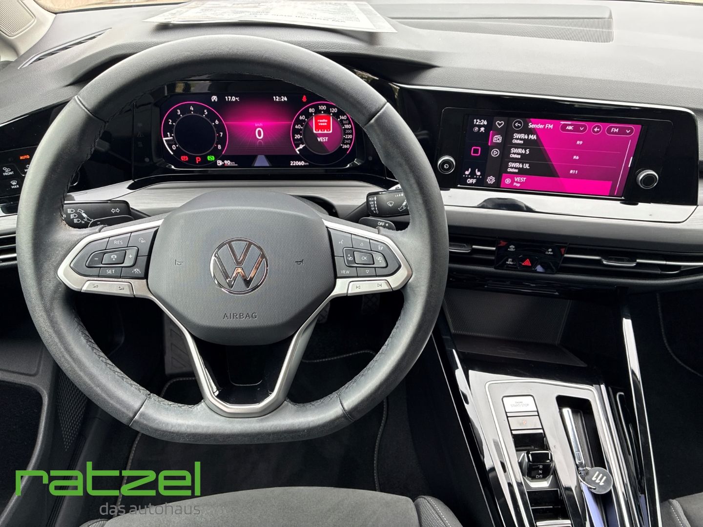Fahrzeugabbildung Volkswagen Golf VIII Style eTSI DSG LED ergoActive Sitz App