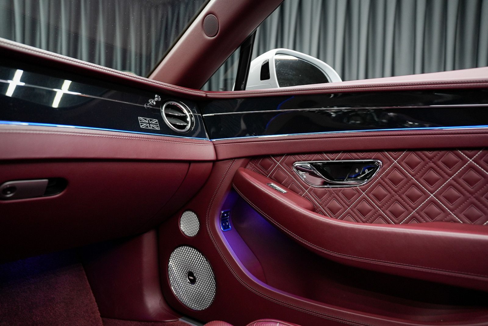 Fahrzeugabbildung Bentley Continental GTC 100years FirstEdition W12 CARBON