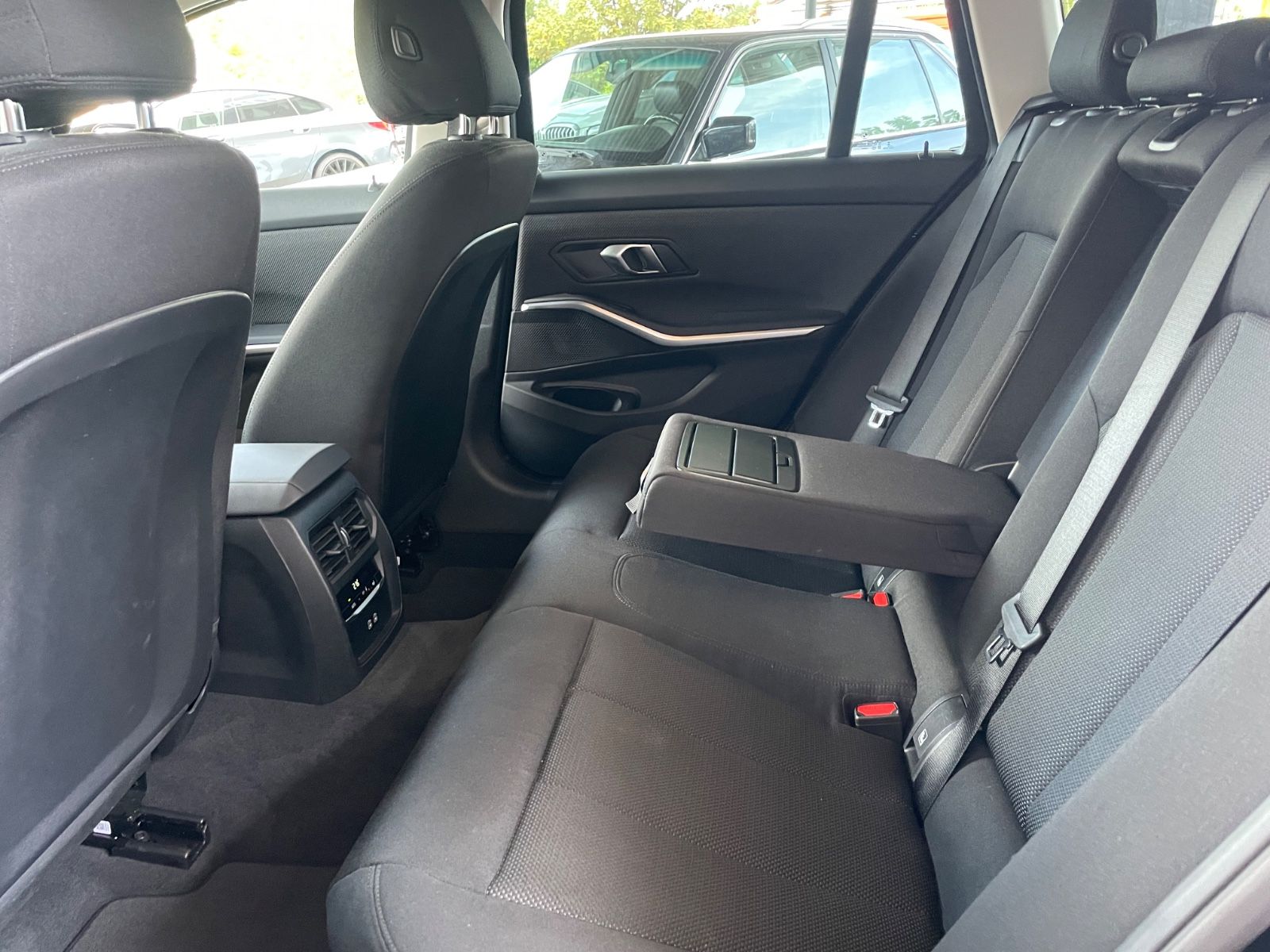 BMW 318iA 2.0 TOURING G21LCI/LC+/LED/CAM/SHZ foto 24