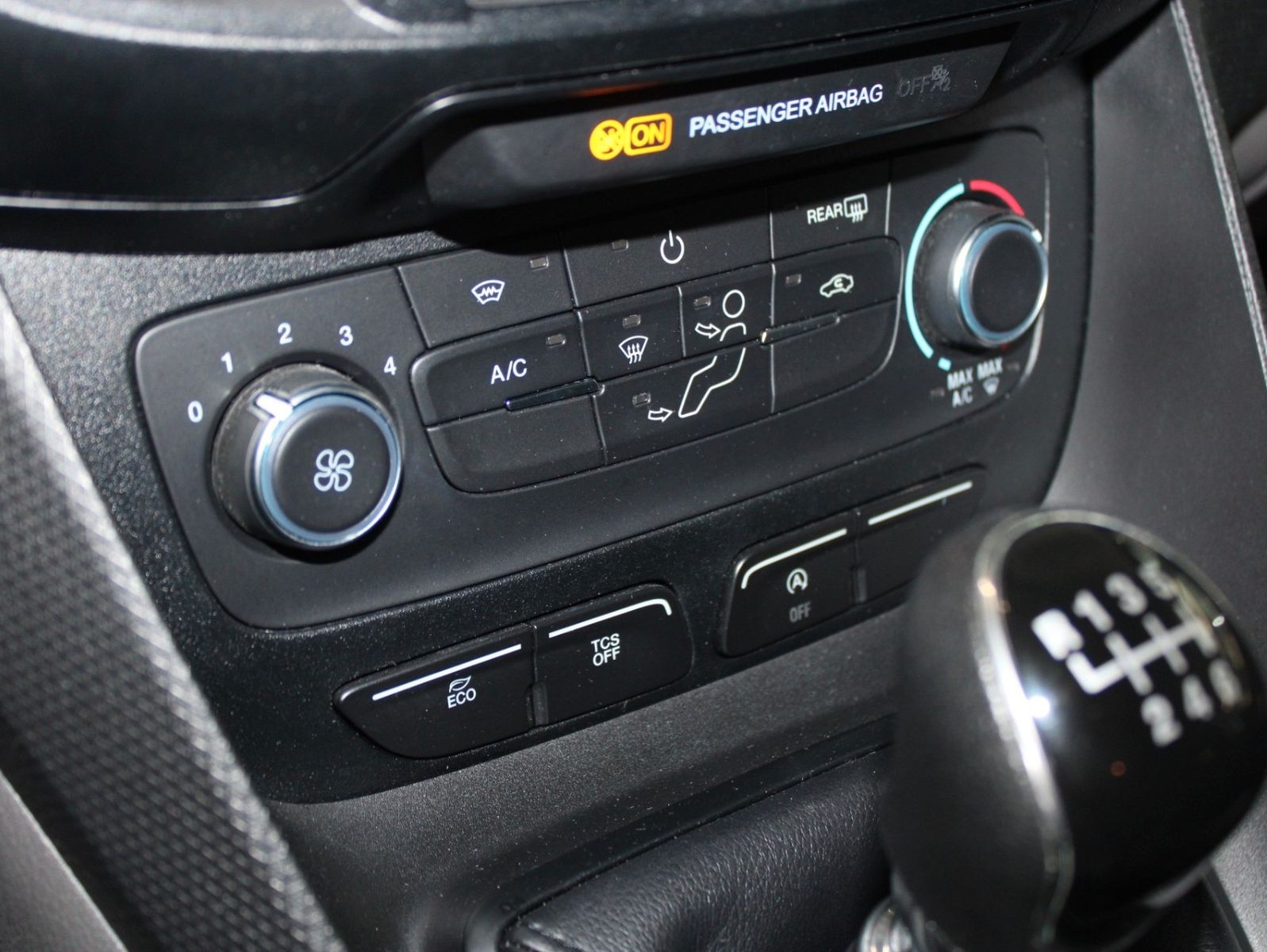 Fahrzeugabbildung Ford Transit Connect L2 Rollstuhlrampe Heckausschnitt