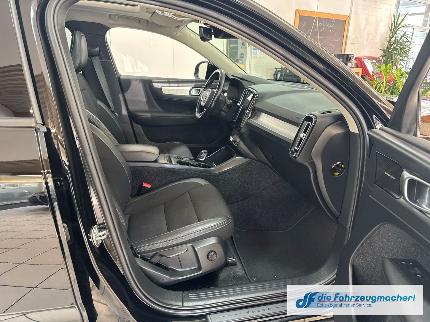 Fahrzeugabbildung Volvo XC40 Momentum Pro 2WD T4 Navi Digitales Cockpit