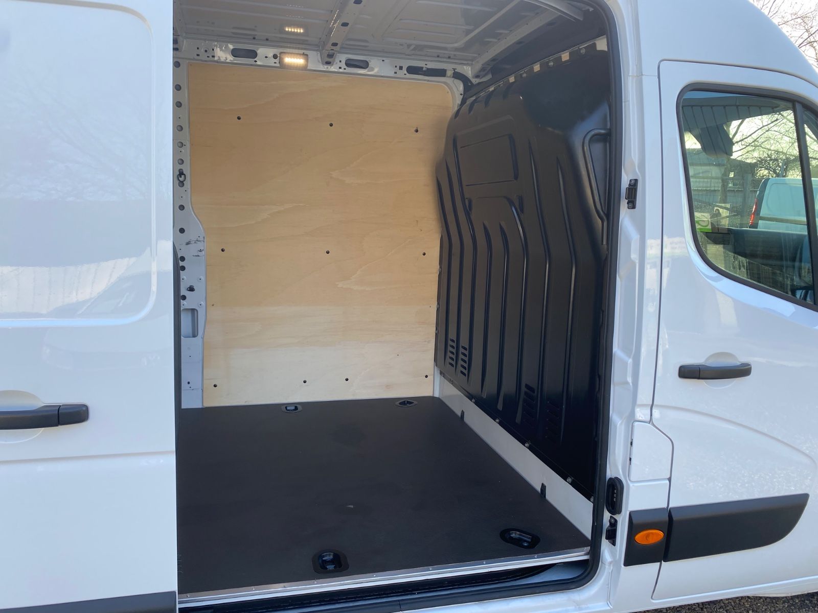 Fahrzeugabbildung Renault Master III Kasten L3H2 HKa 3,5 Komfort,NAVI,SHg