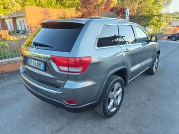 Jeep Grand Cherokee - 12