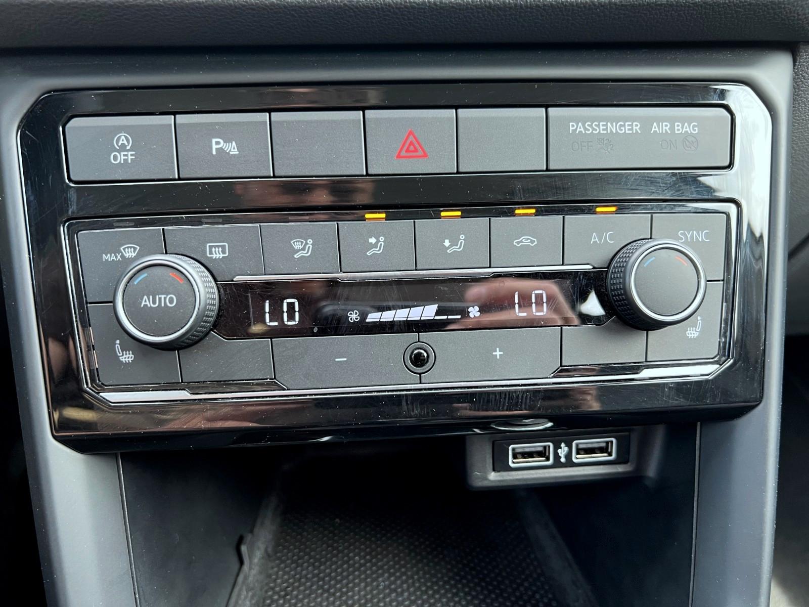 Volkswagen T-Cross Life Automatik*Carplay*PDC*S-Heft*1-Hand