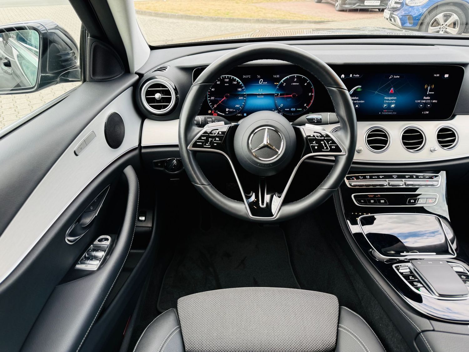 Fahrzeugabbildung Mercedes-Benz E 220 T d AVANTGARDE, Standheizung, MBUX Premium