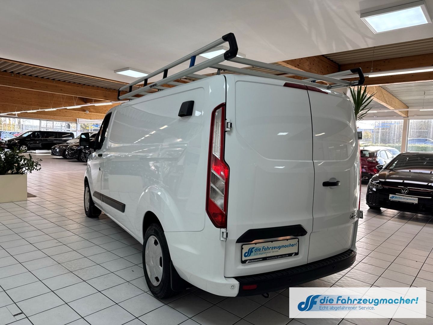 Fahrzeugabbildung Ford Transit Custom Werkstatt 340 L2 Trend Navi Apple