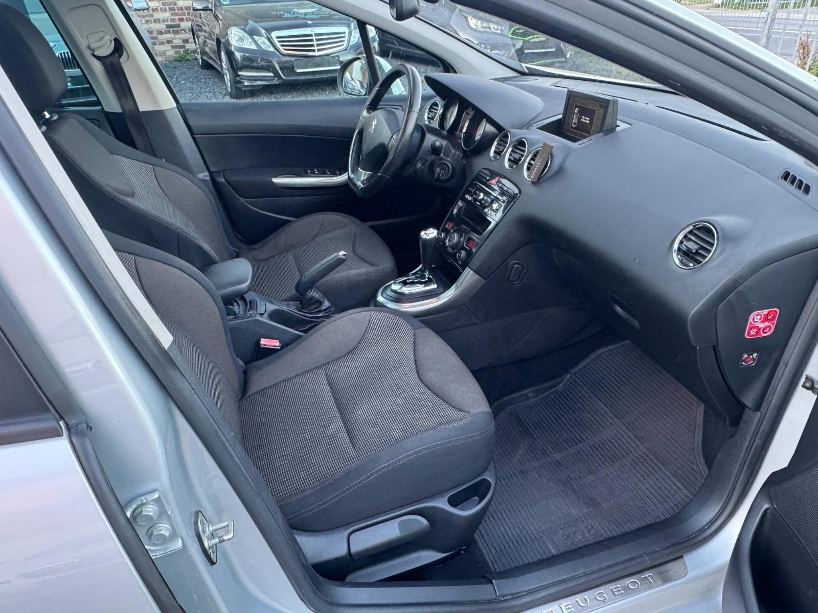 Peugeot 308 2014 — photo 13