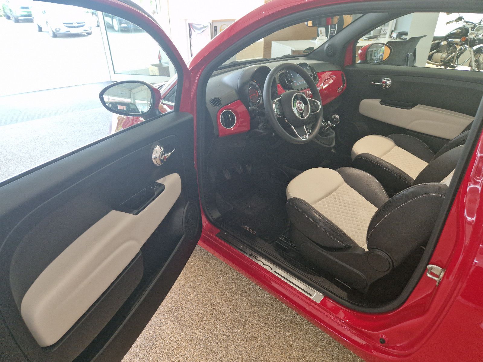 Fahrzeugabbildung Fiat 500C 1.0 GSE N3 Hybrid DOLCEVITA PDC