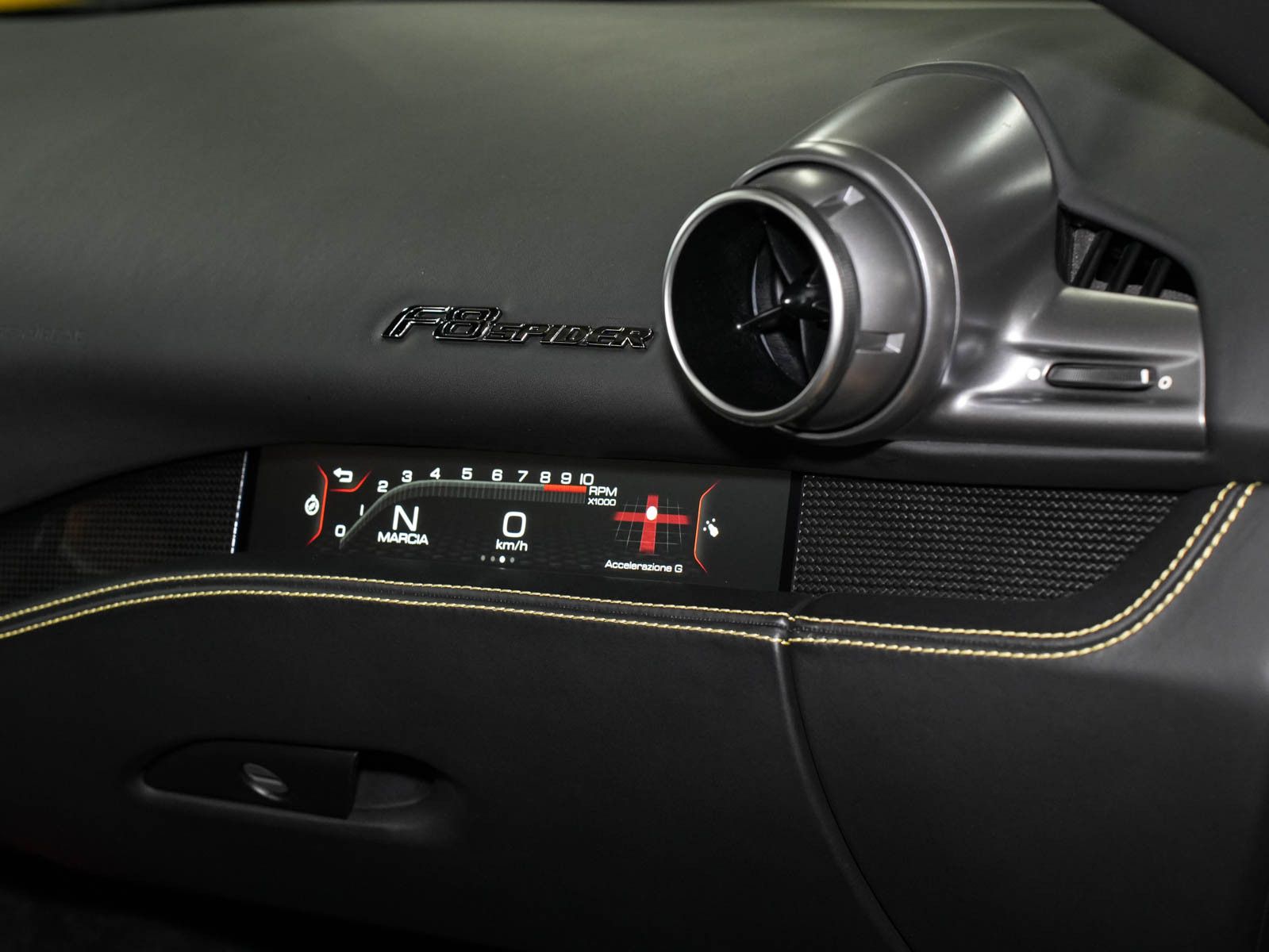 Fahrzeugabbildung Ferrari F8 Spider - Carbon! |Racing Sitze|JBL|BF-Display