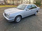 Mercedes-Benz Mercedes Benz E200 W210 Modell Elegance - Mercedes-Benz E 200: Limousine, W210