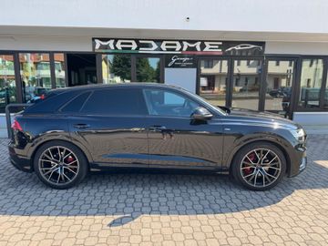 Audi Q8 - 1
