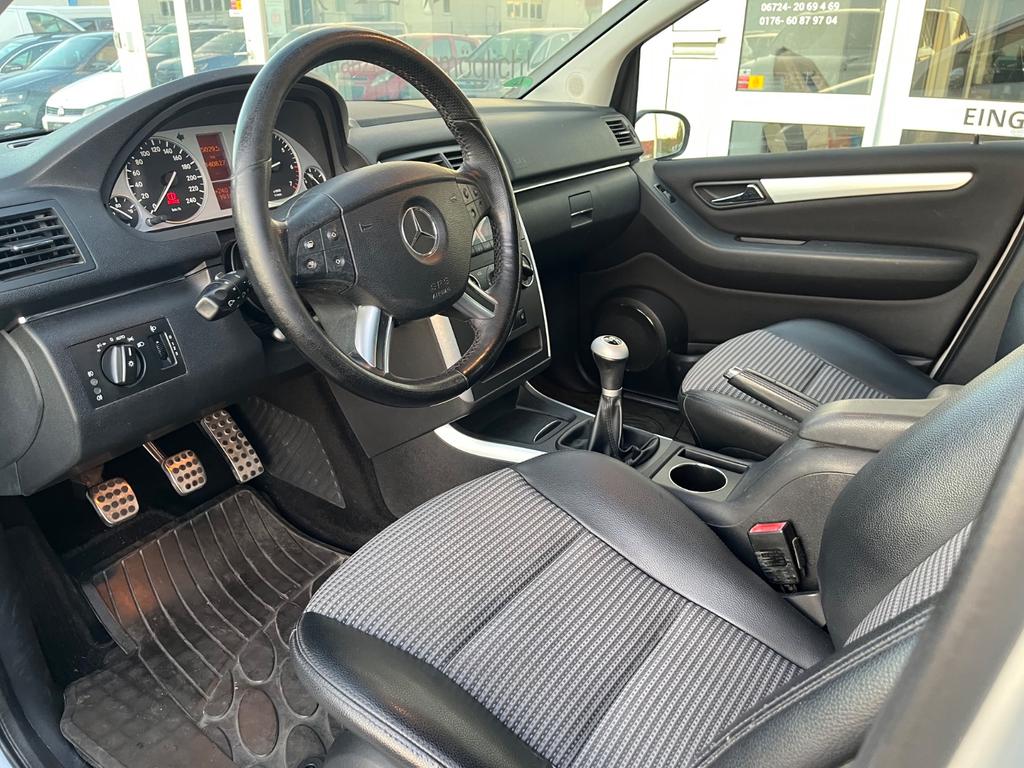 Mercedes-Benz B 200