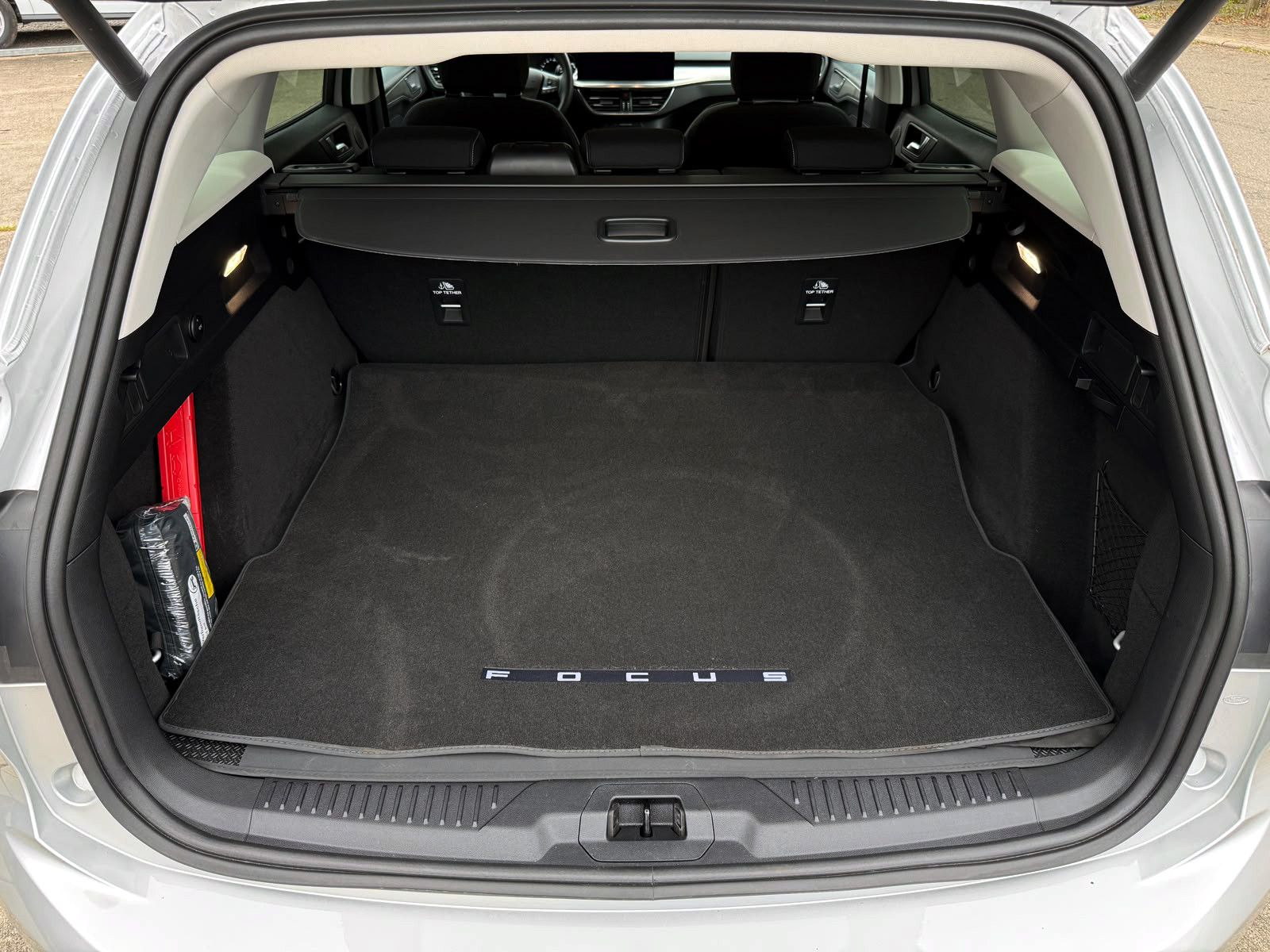 Fahrzeugabbildung Ford Focus Turnier 1.0 EB Titanium AHK ACC KAM B&O BT