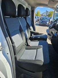 Opel Vivaro - 10
