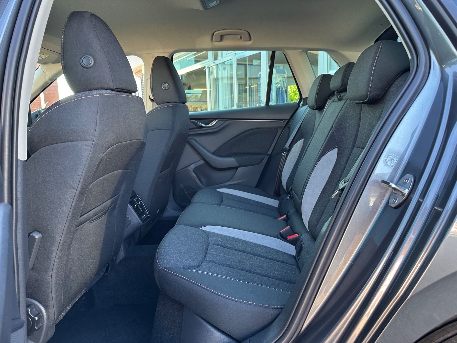 Fahrzeugabbildung SKODA Kamiq Selection 1.0 TSI DSG ACC/LED/PDC/eHeck