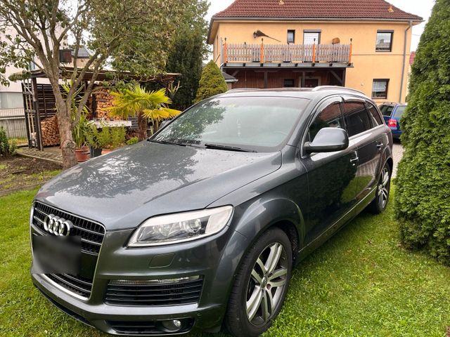 Audi Q7 4.2 TDI Quattro S-Line / 5 Sitze