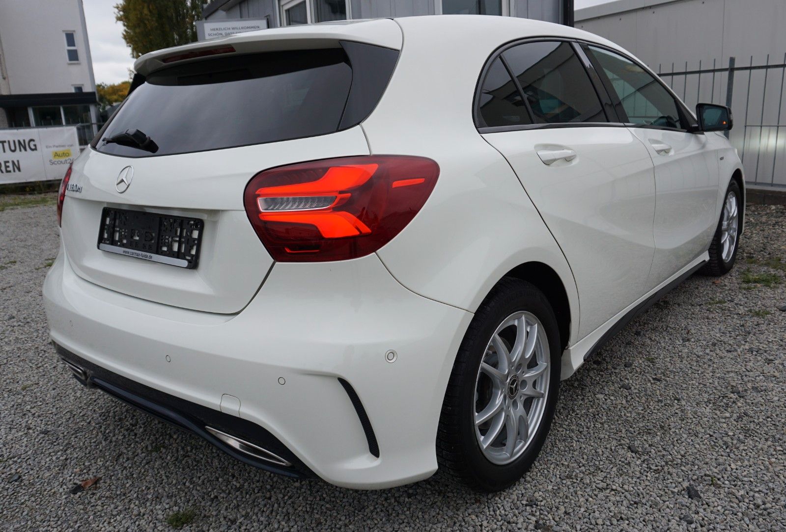 Fahrzeugabbildung Mercedes-Benz A 180d AMG Line T.Leder,LED, Navi,SH,PDC