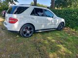 Mercedes-Benz Mercedes ML  klasse 164 . 280 .190 ps - Mercedes-Benz 190 mit Diesel-Antrieb: ABS