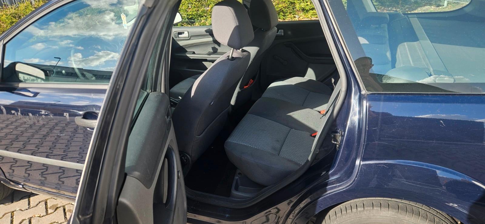 Ford Focus 2006 — photo 12