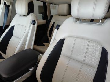 Land-Rover Range Rover Sport - 11
