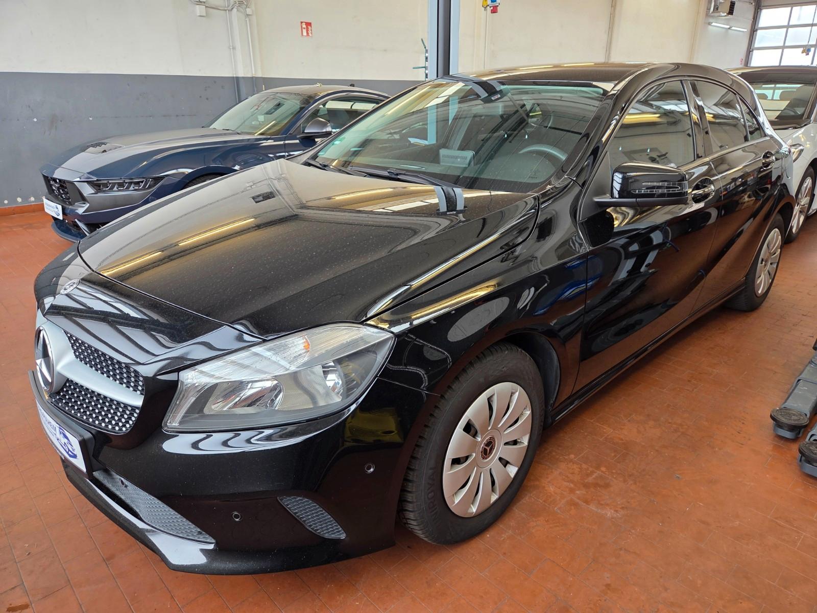 Mercedes-Benz A180/SCHECKHEFT/24 MONATE GARANTIE