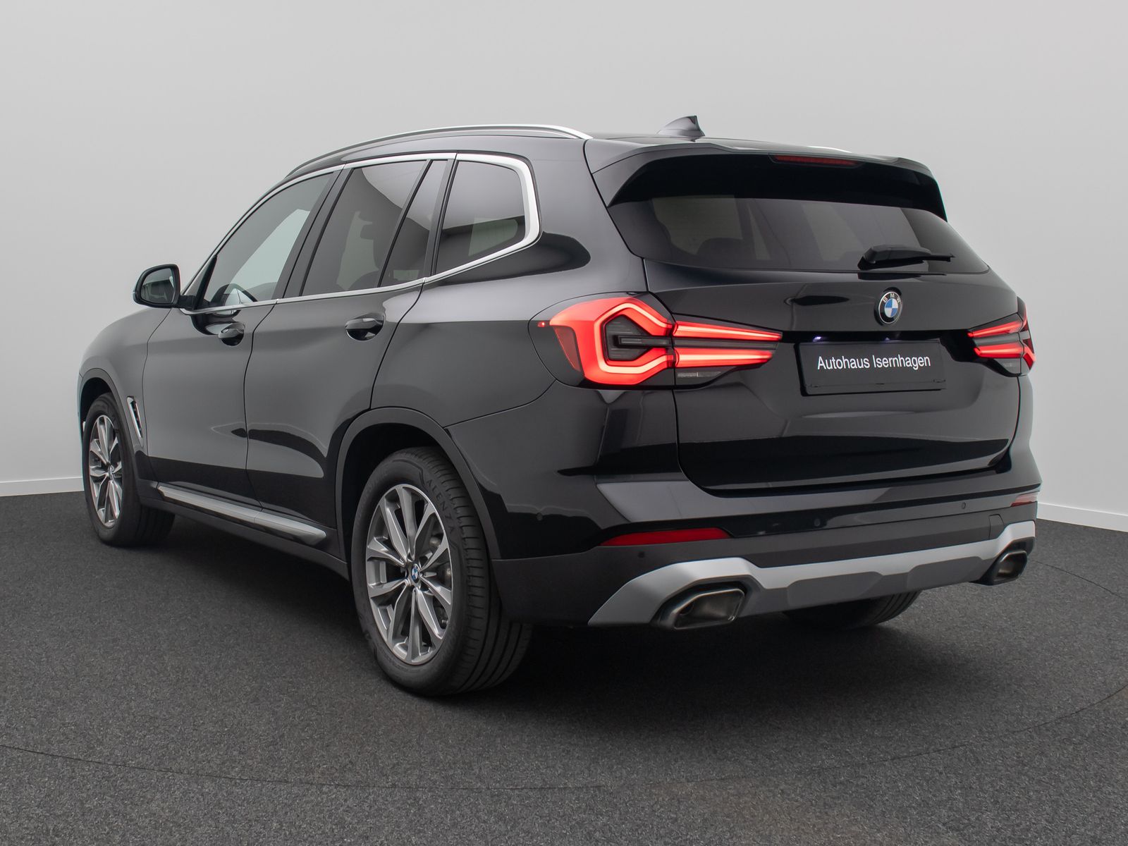 Fahrzeugabbildung BMW X3 xD30d Alarm HUD Laser DAB DisplKey 19"M Sport