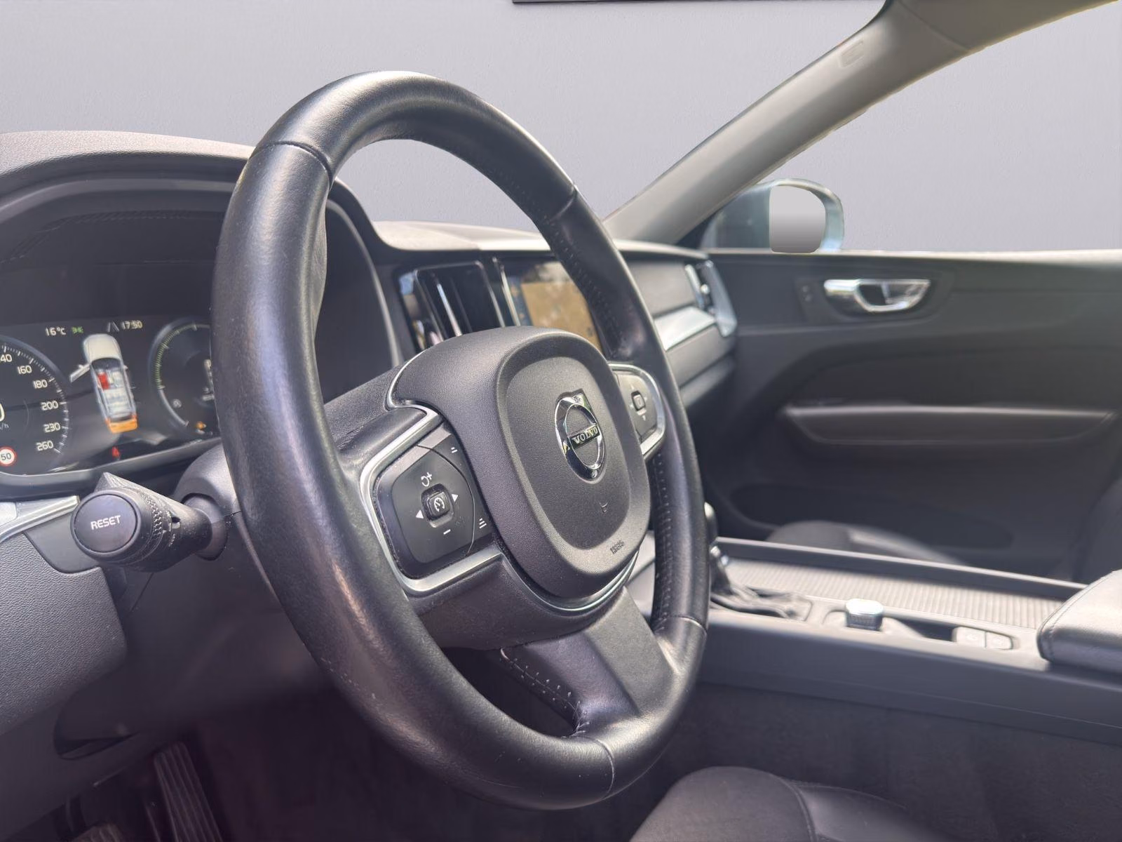 Volvo XC 60 Momentum AWD|1.HAND|SCHECKHEFT|PANO