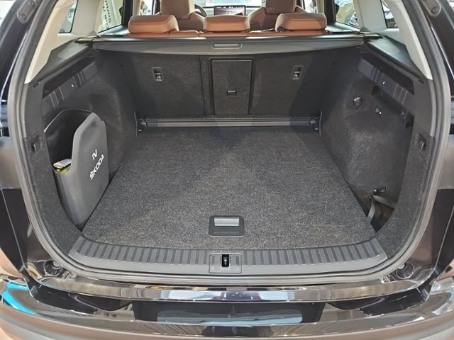 Fahrzeugabbildung SKODA Enyaq iV 80 SUITE AHK MATRIX NAVI WÄRMEPUMPE 4xS