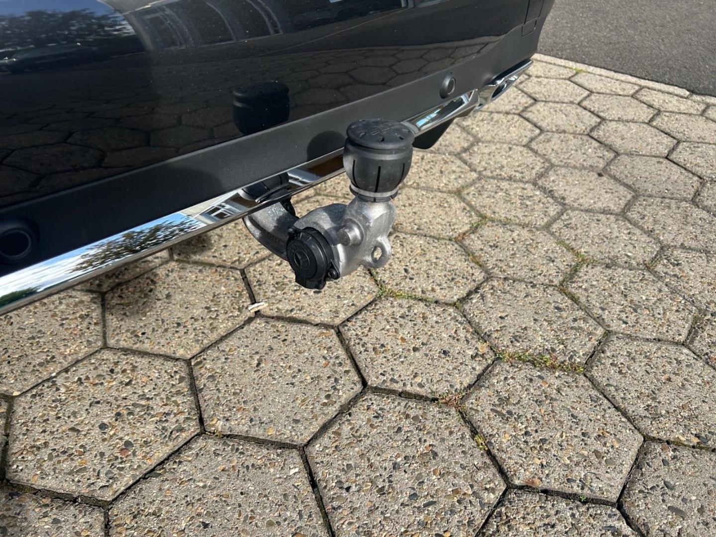 Mercedes-Benz E 220 T AMG LINE AHK PANNO LED BURMESTER BSM NAV