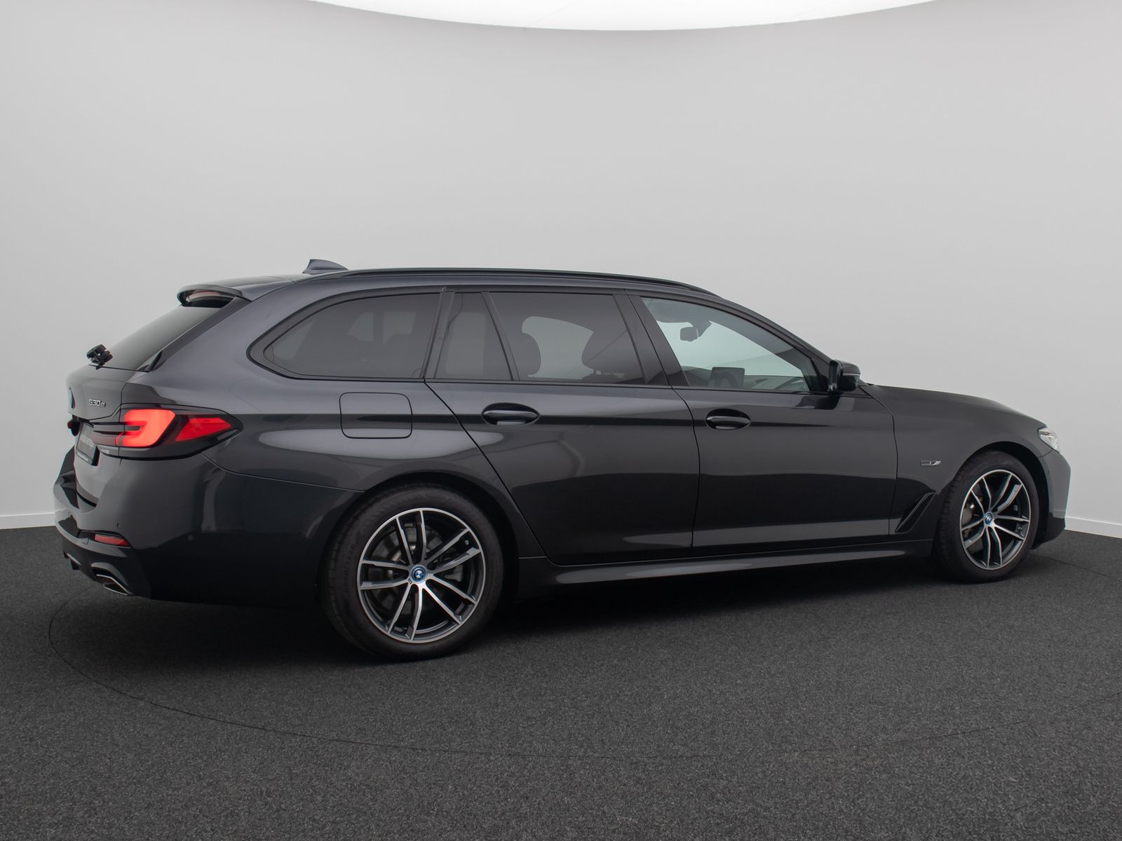 Fahrzeugabbildung BMW 530e M Sport H/K DAB HUD Alarm Komfort Kamera