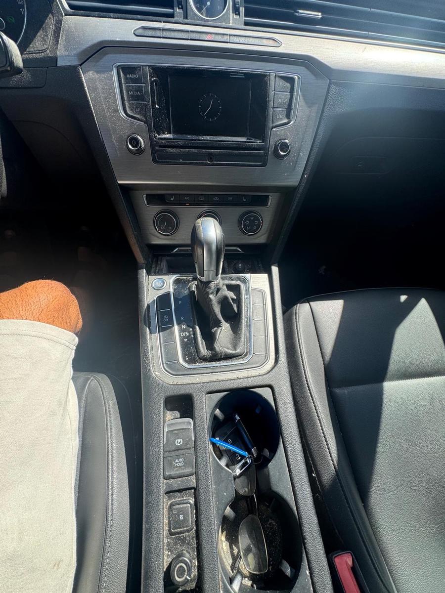 Volkswagen Passat 2015 — photo 13