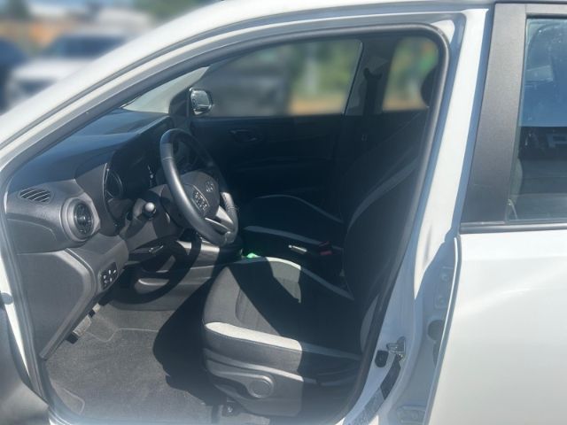 Fahrzeugabbildung Hyundai i10 Trend Navi Apple CarPlay Android Allwetterre