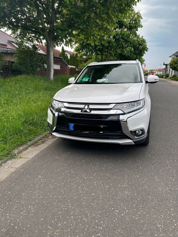 Image of Mitsubishi Outlander