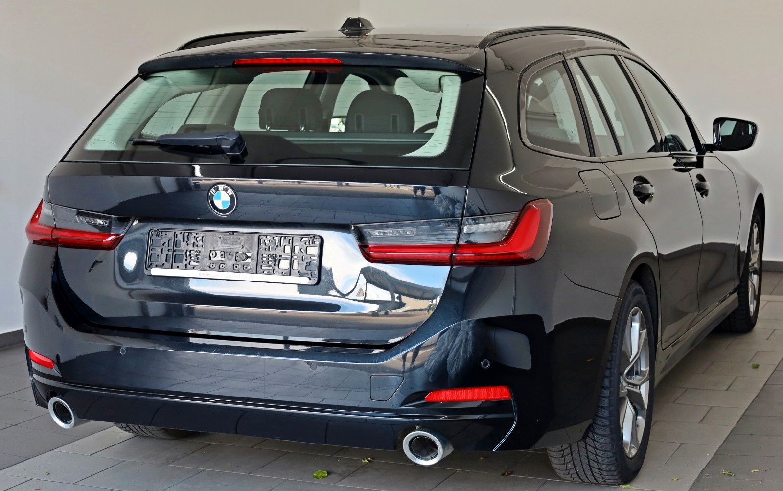 Fahrzeugabbildung BMW 320dA xDrive Touring Navi,LED,SH,PDC,Widescreen