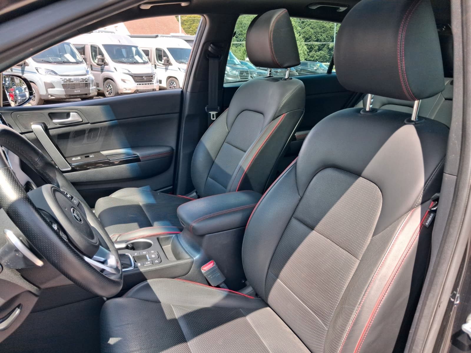 Fahrzeugabbildung Kia Sportage GT-Line 4WD Pano Leder uvm. 48V