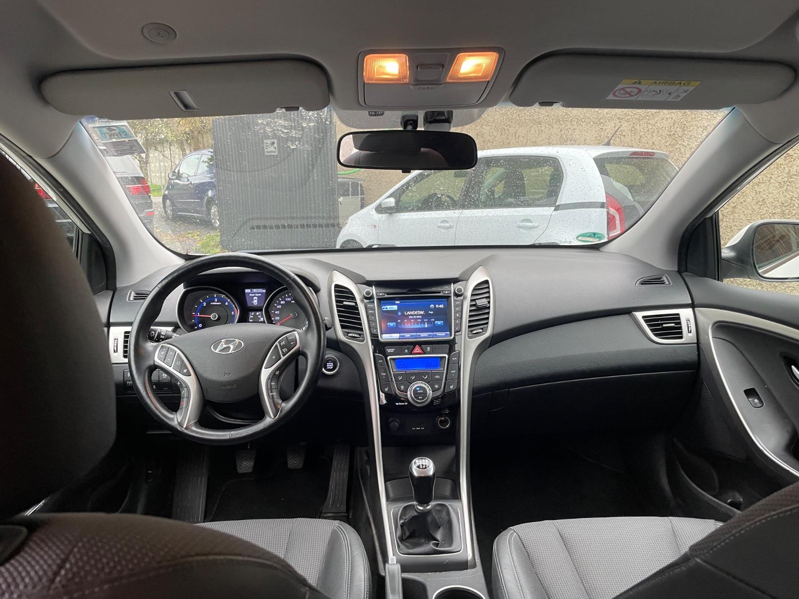 Hyundai i30 2015 — photo 13