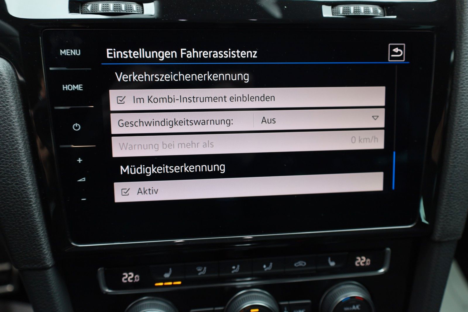 Fahrzeugabbildung Volkswagen Golf VII Lim. R 4M Navi,LED,PDC,Kamera,SH,SR+WR