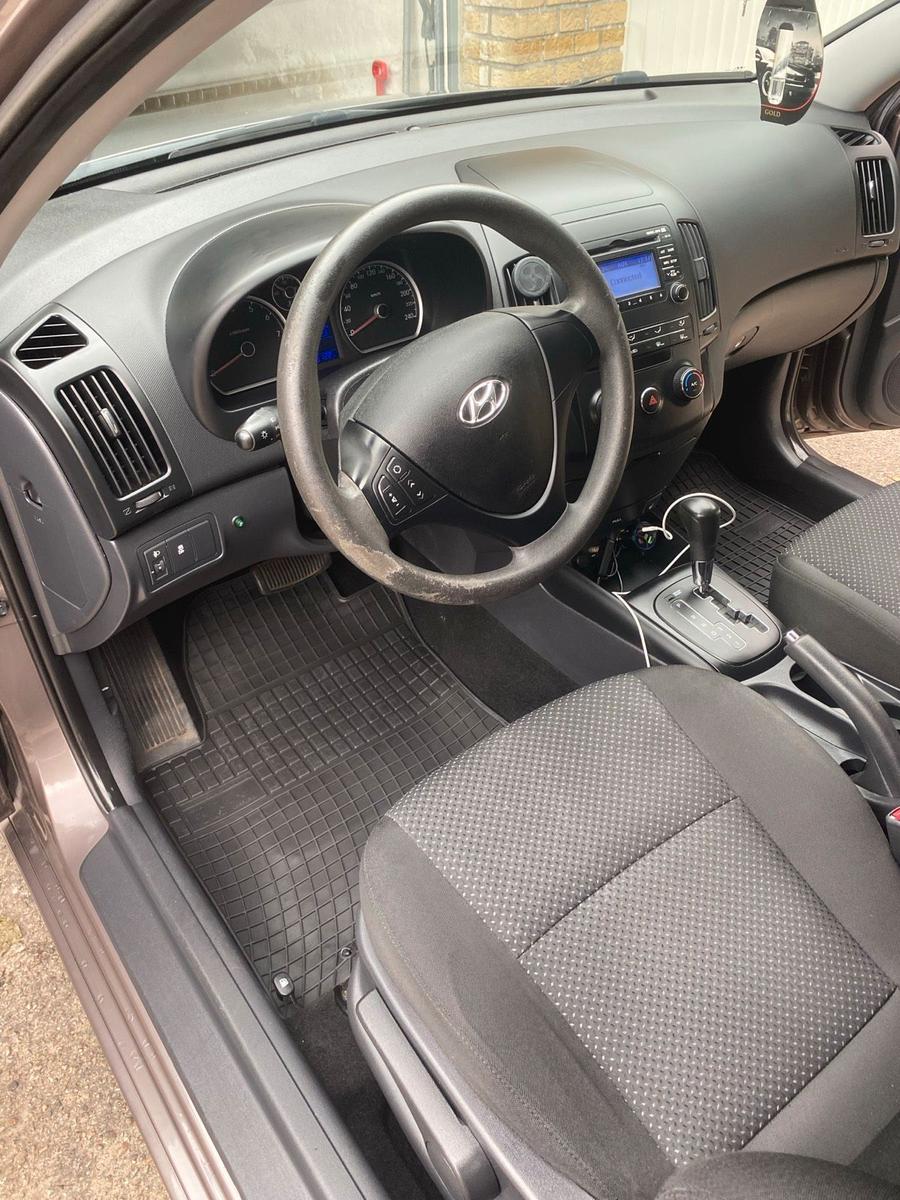 Hyundai i30 2011 — photo 8