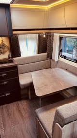 Hobby De Luxe 400 SFe  3Mon. alt - Hobby Sf