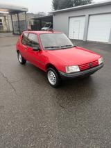 Peugeot 205 - rote Peugeot 205