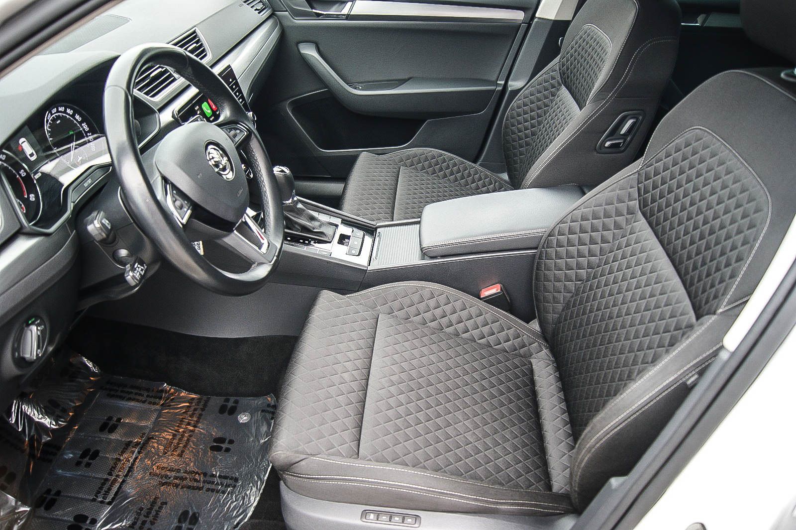 Fahrzeugabbildung SKODA Superb Combi 20TDI Style DSG NAVI AMUNDSEN XENON