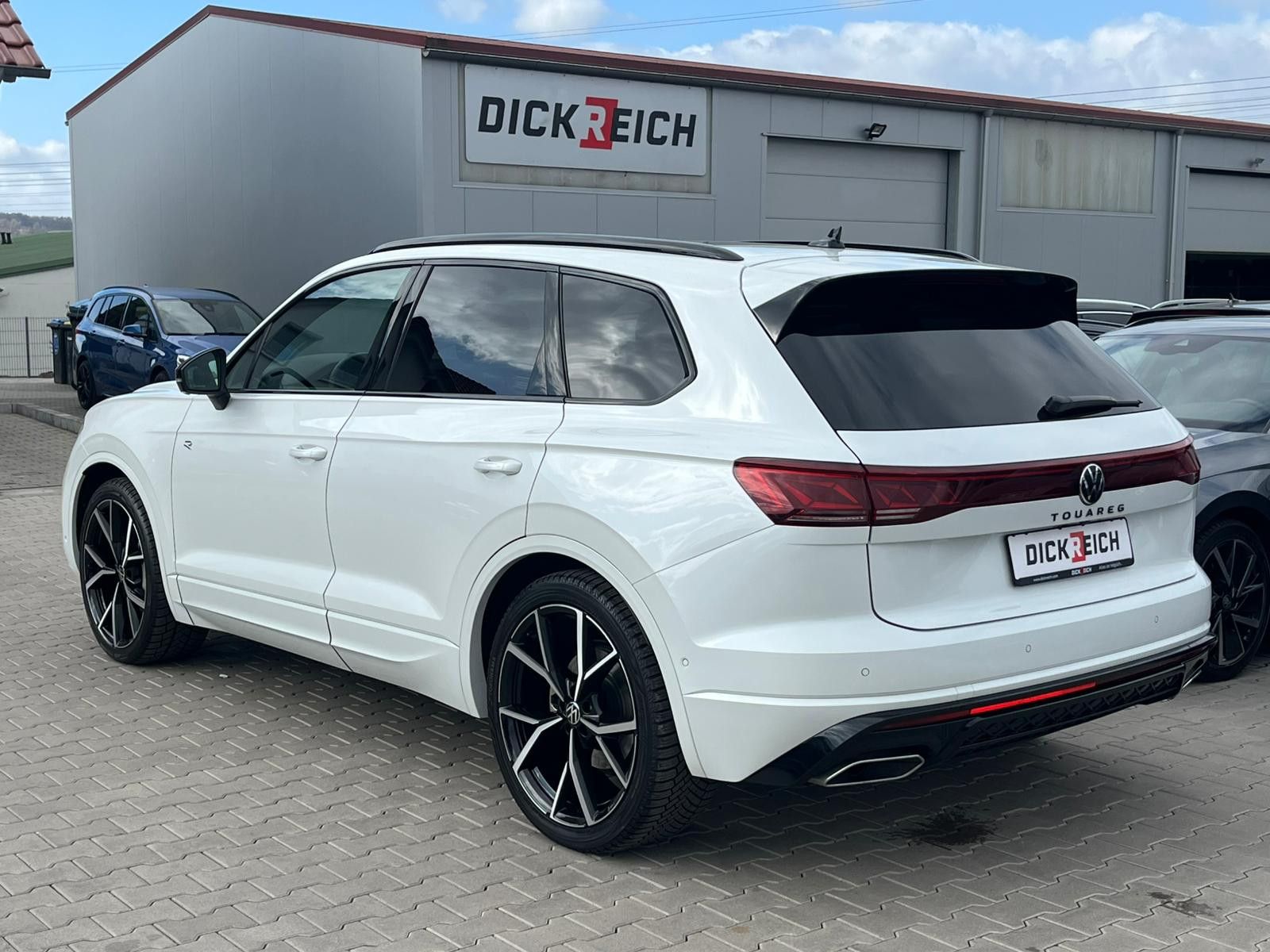 Fahrzeugabbildung Volkswagen Touareg 3.0TDI 4M R-Line VOLL Black 22" UPE 114T