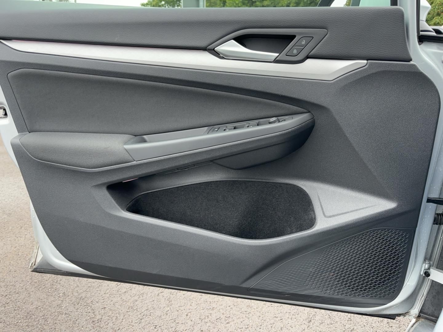 Fahrzeugabbildung Volkswagen Golf Life VIII 1.5 TSI,Navi,ACC,SH,Rückfahrkamer