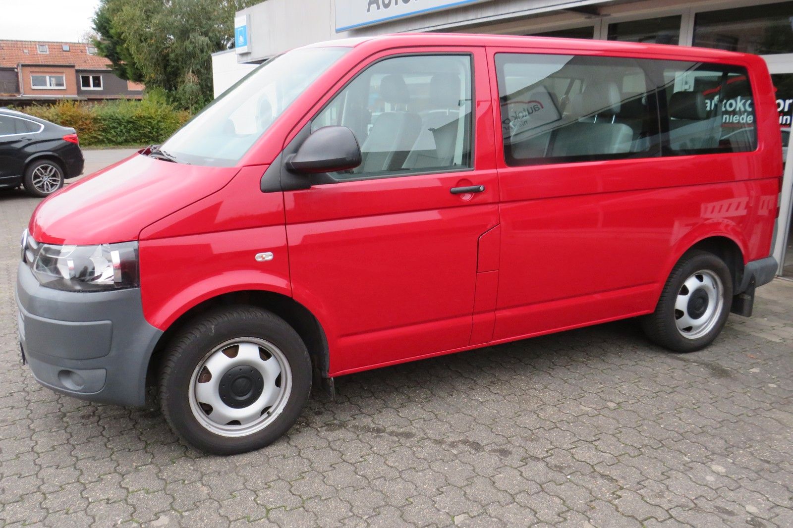 Fahrzeugabbildung Volkswagen T5 Kombi 4-Motion AHK 7 Sitz 158.000km