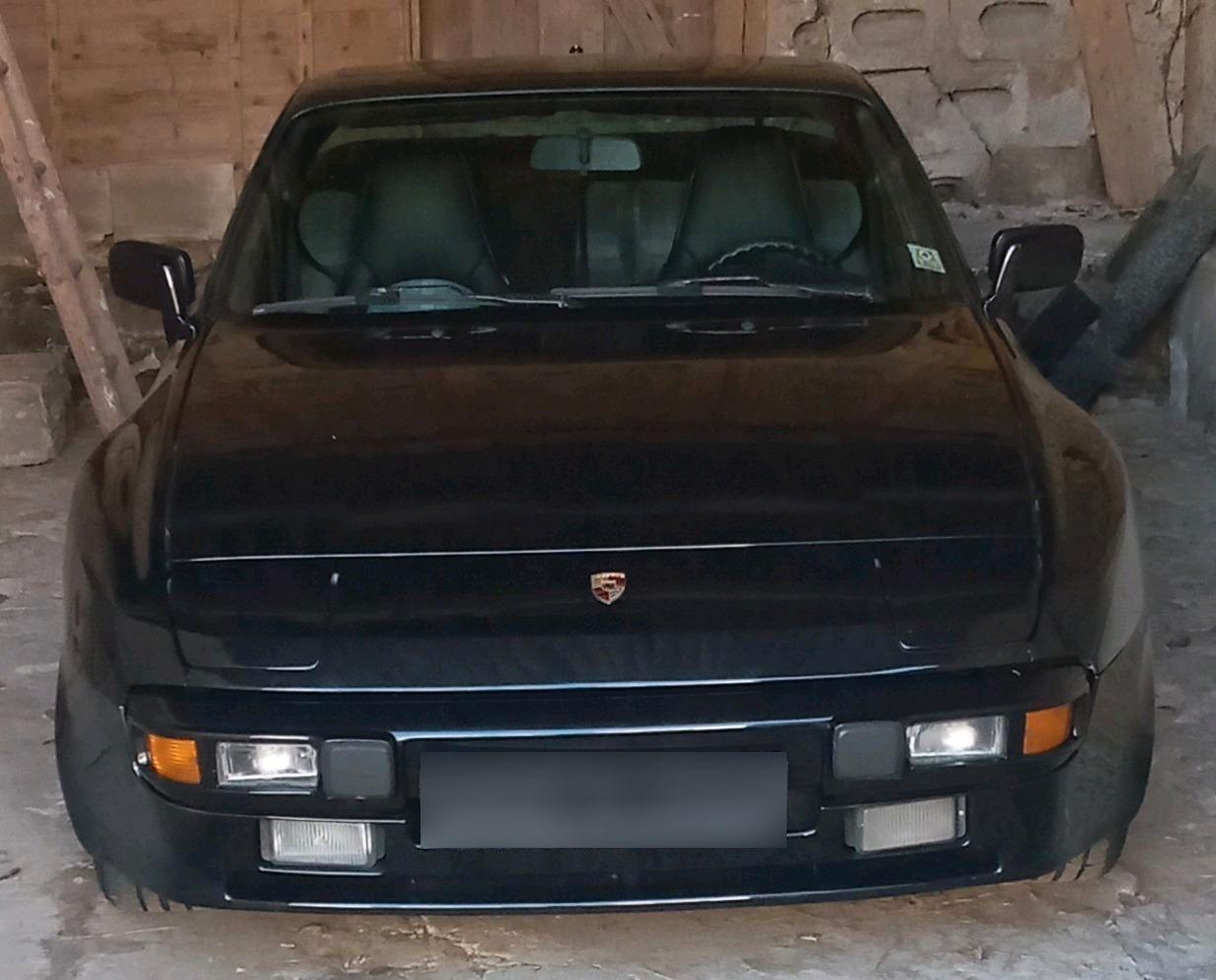 Porsche 944